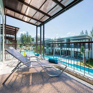 Upper Pool Access Room